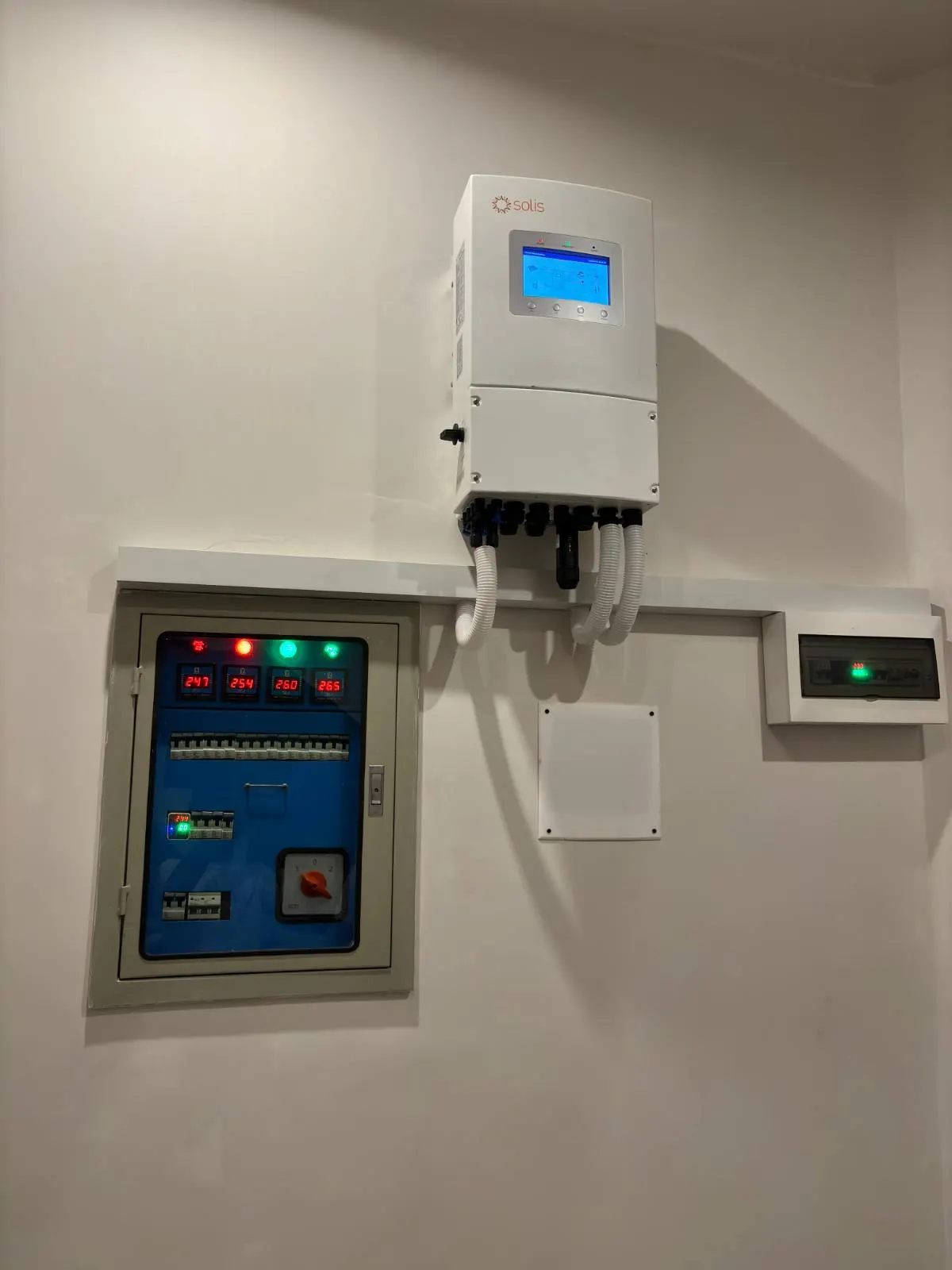 Hybrid inverter with a wall meter and a compact protection box